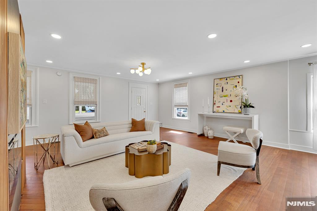 25 Riverview Avenue