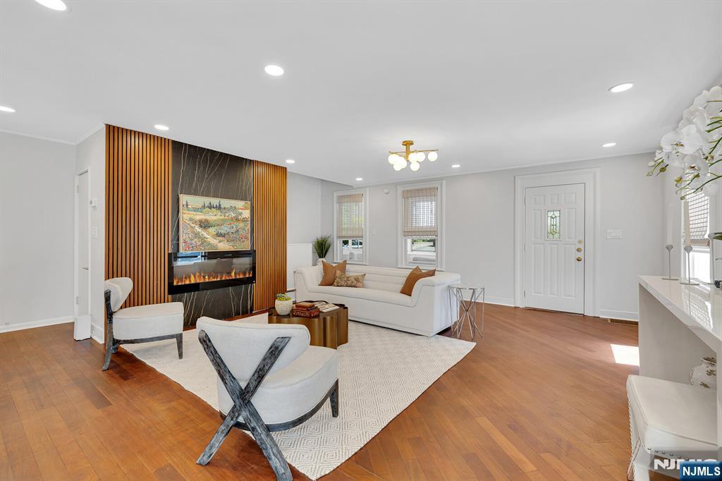 25 Riverview Avenue
