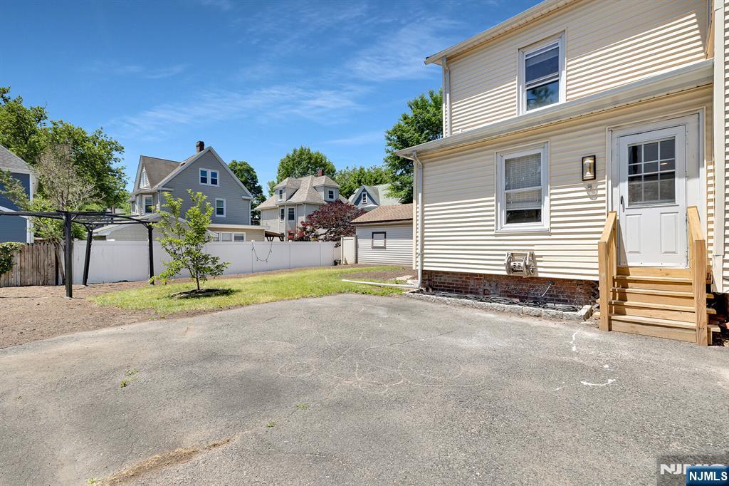 25 Riverview Avenue