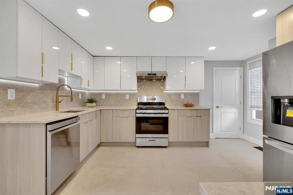 25 Riverview Avenue
