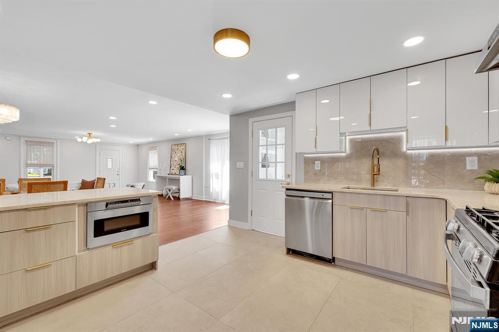 25 Riverview Avenue