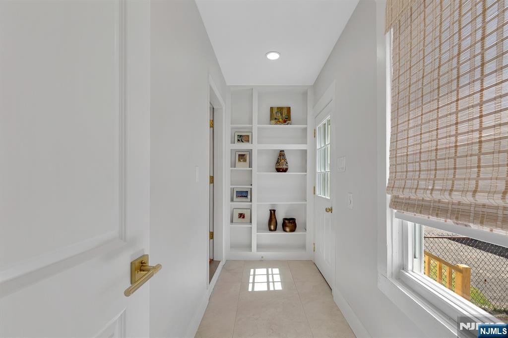 25 Riverview Avenue