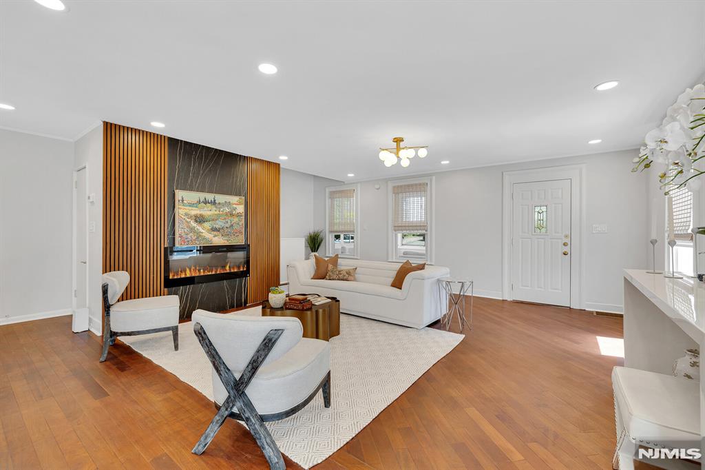 25 Riverview Avenue