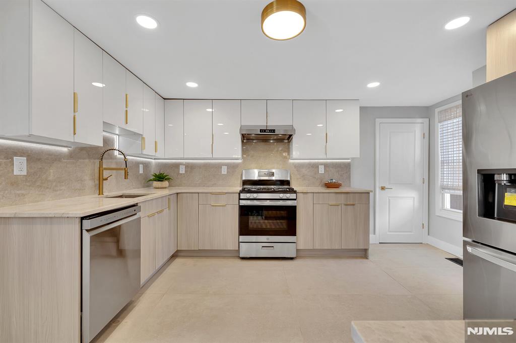 25 Riverview Avenue