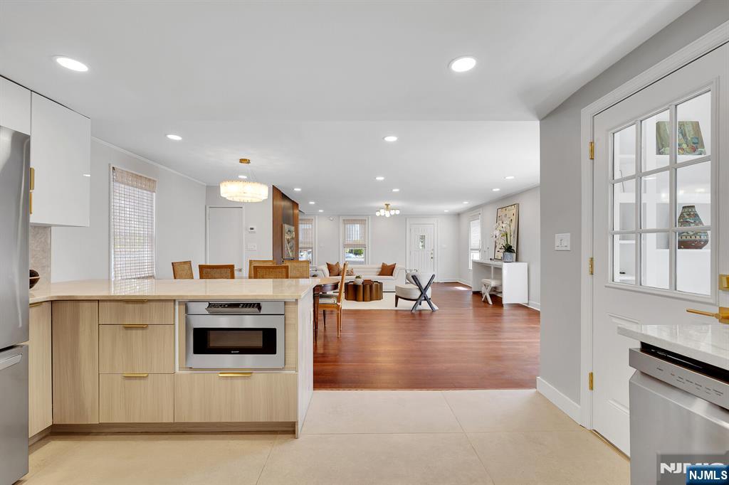 25 Riverview Avenue