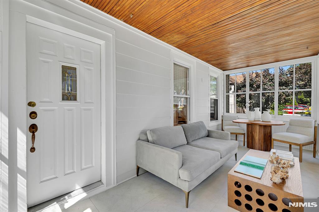 25 Riverview Avenue