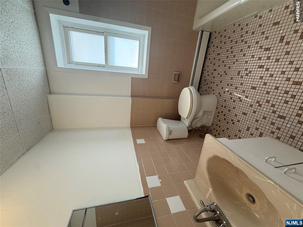 4001 Bergenline Avenue 3