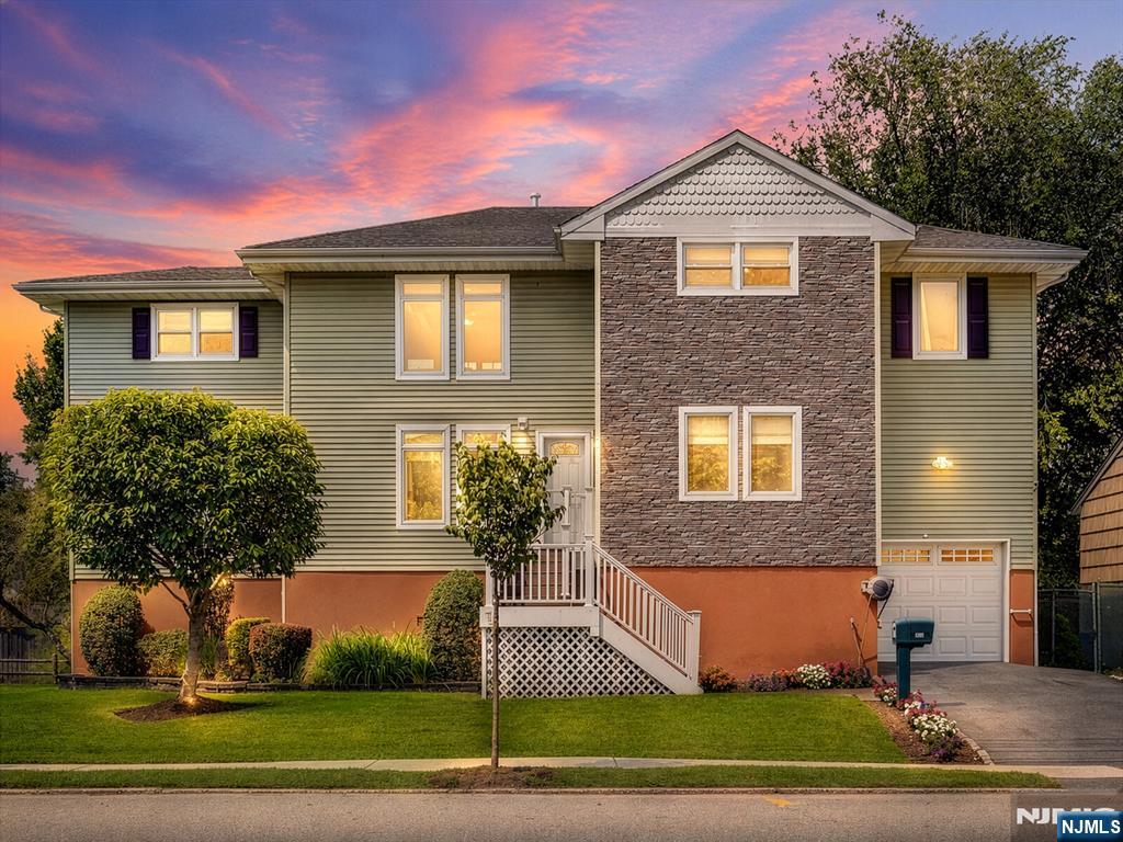 376 Riverside Avenue