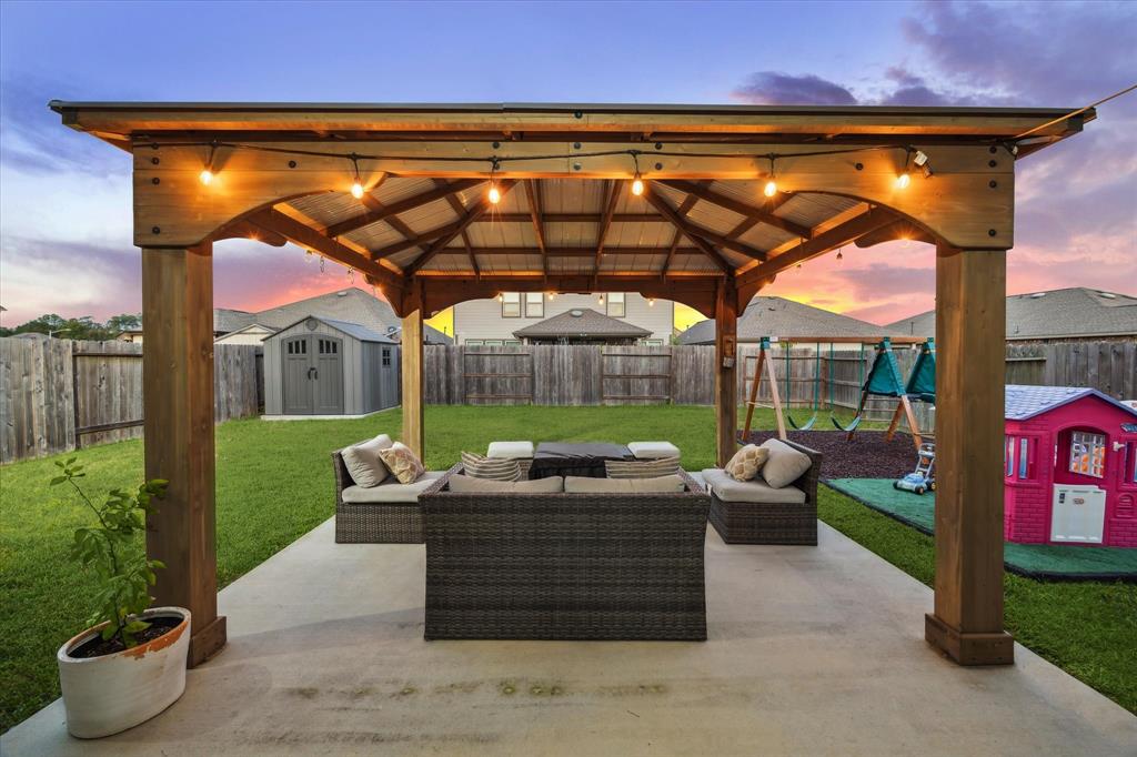 18827 Palmetto Hills Drive