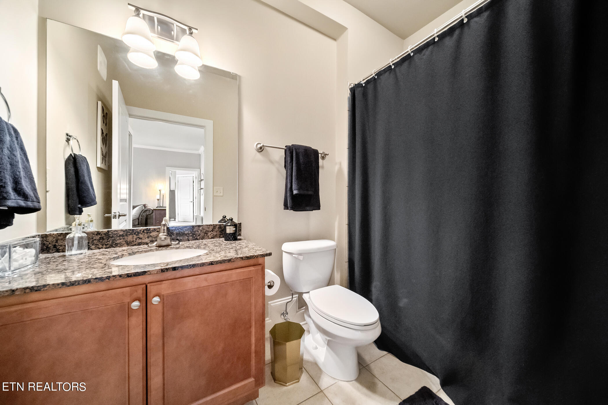 445 W Blount Ave, 301