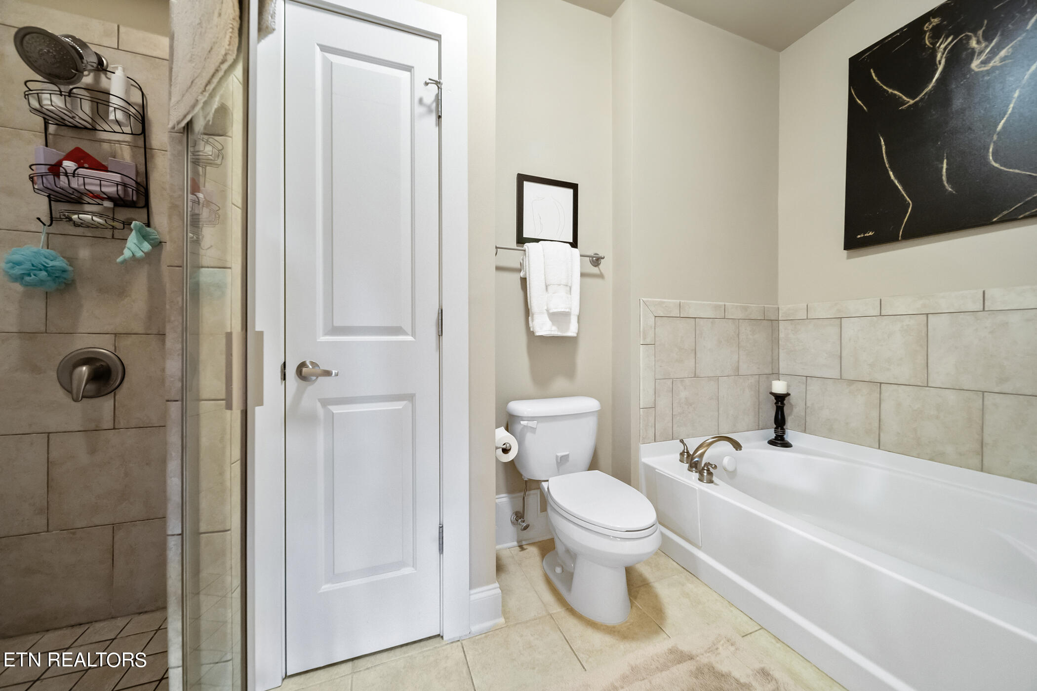 445 W Blount Ave, 301