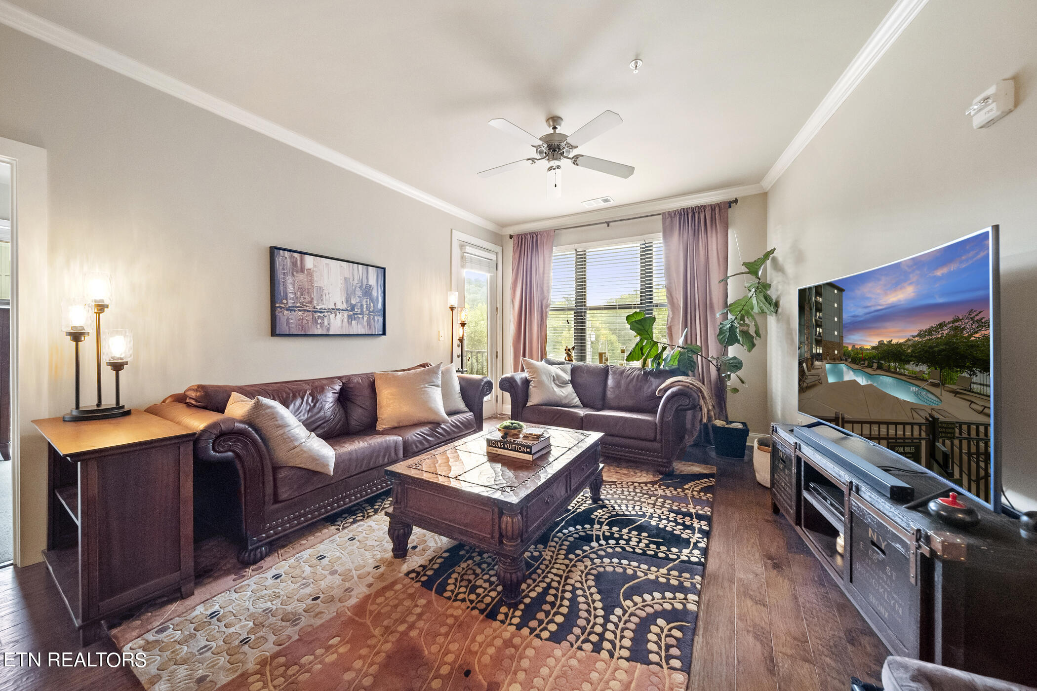445 W Blount Ave, 301