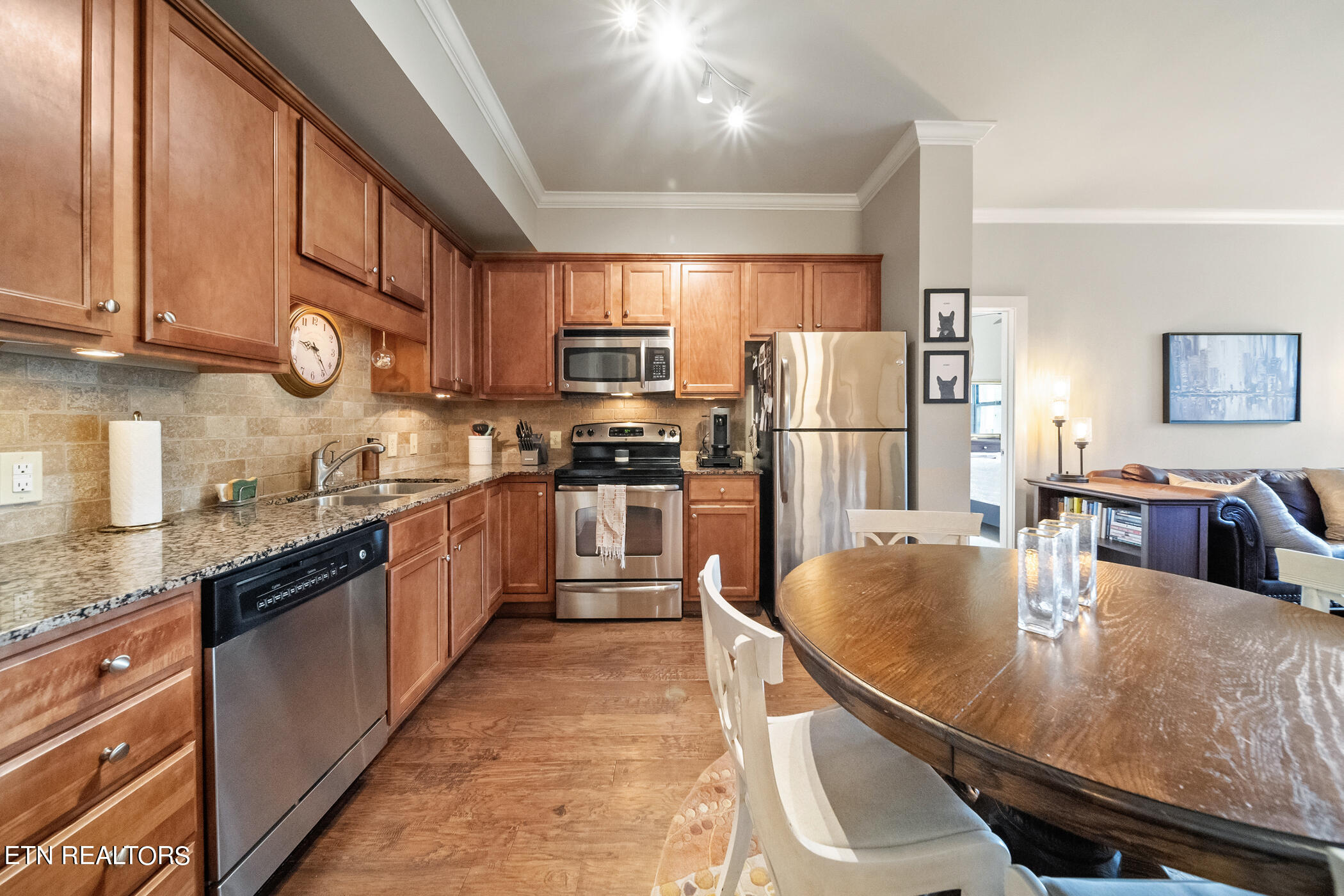 445 W Blount Ave, 301