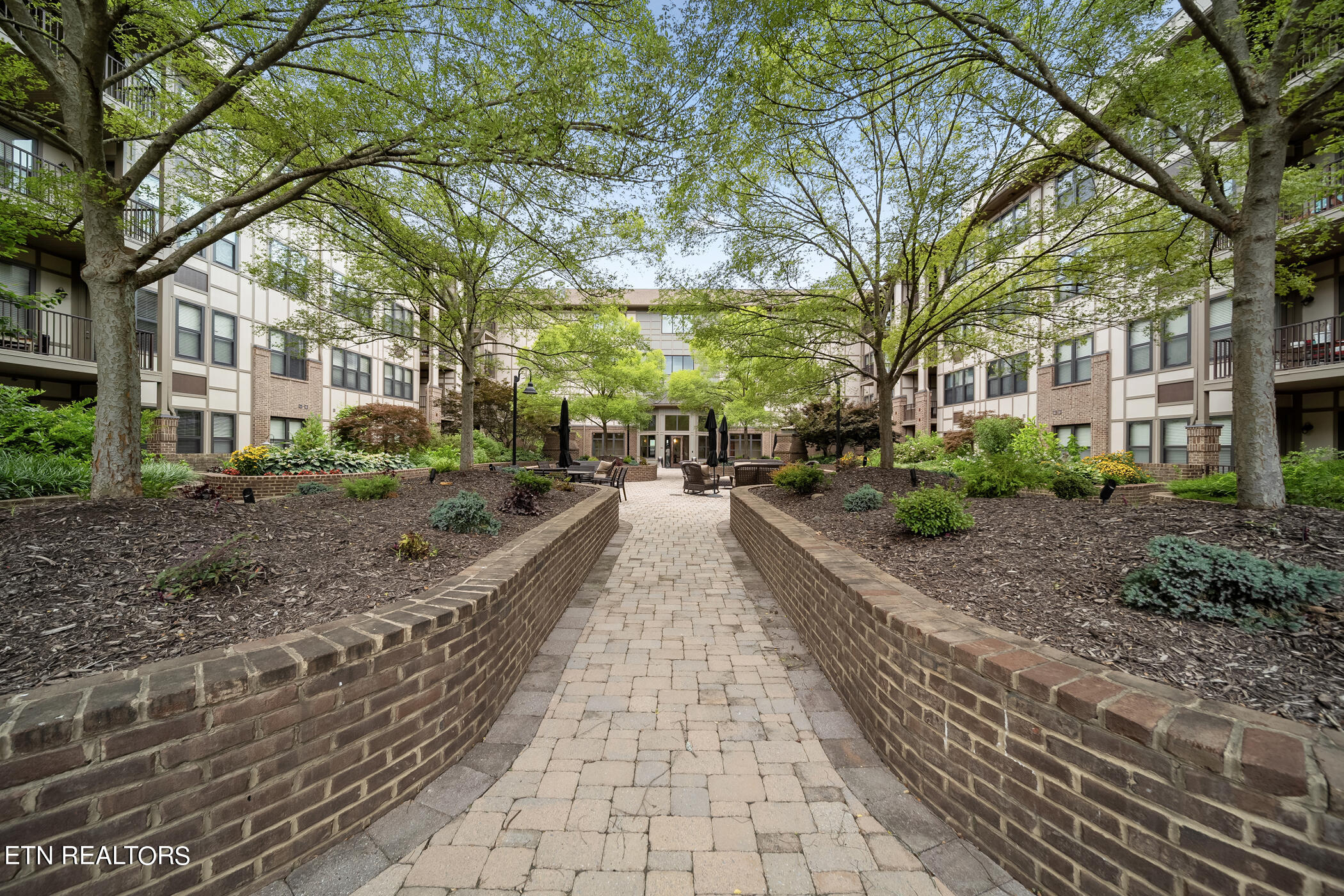 445 W Blount Ave, 301