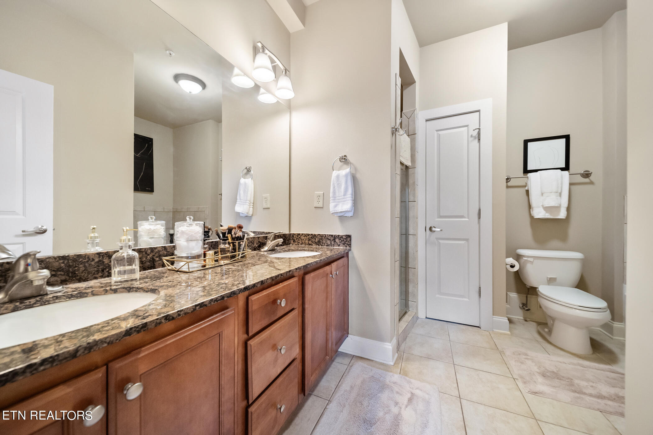 445 W Blount Ave, 301