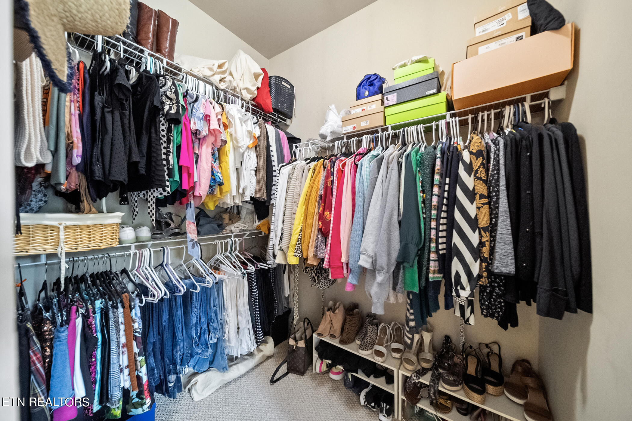 445 W Blount Ave, 301