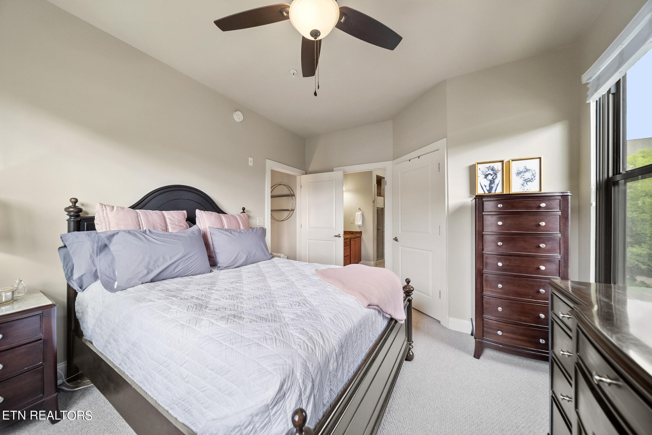 445 W Blount Ave, 301