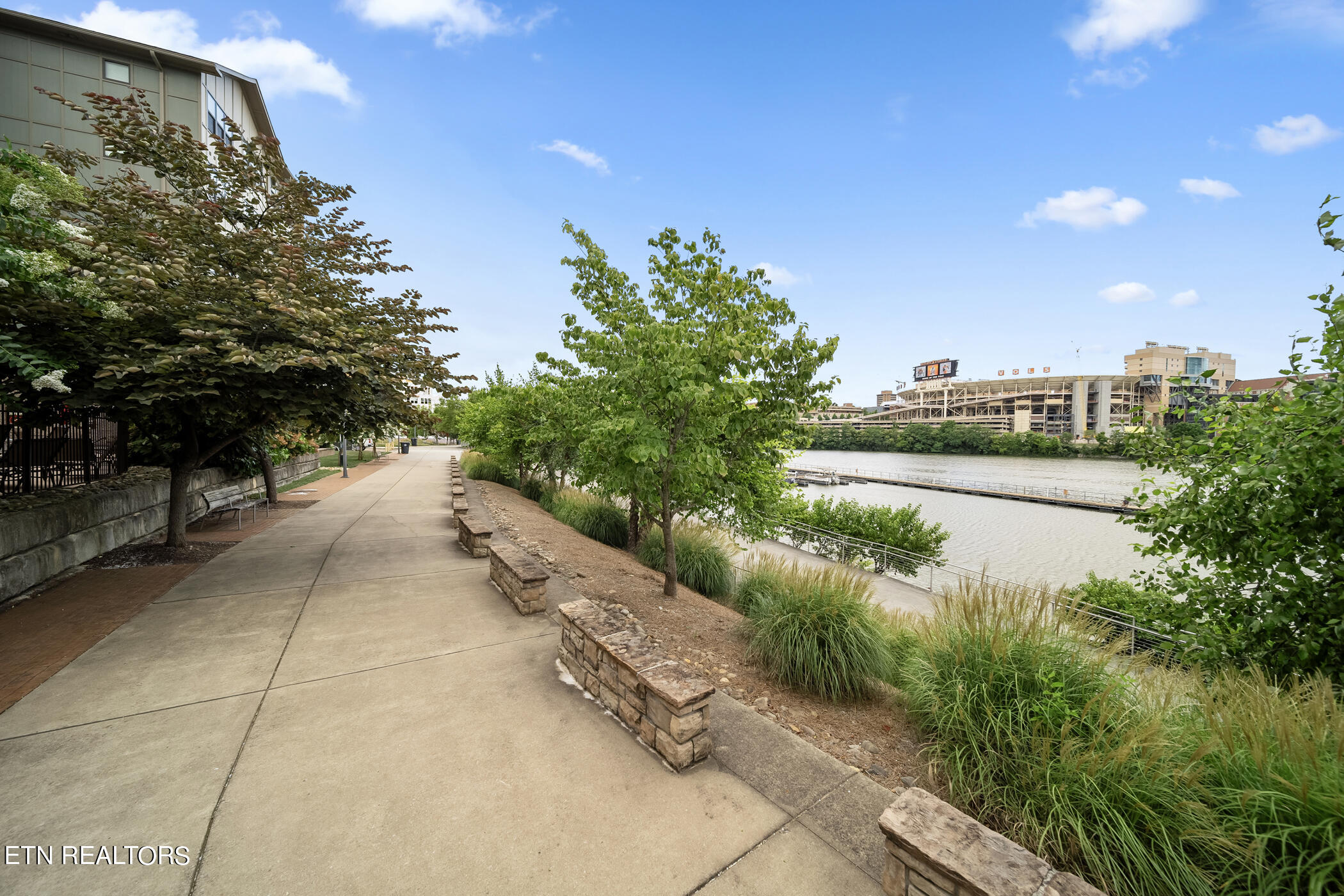 445 W Blount Ave, 301