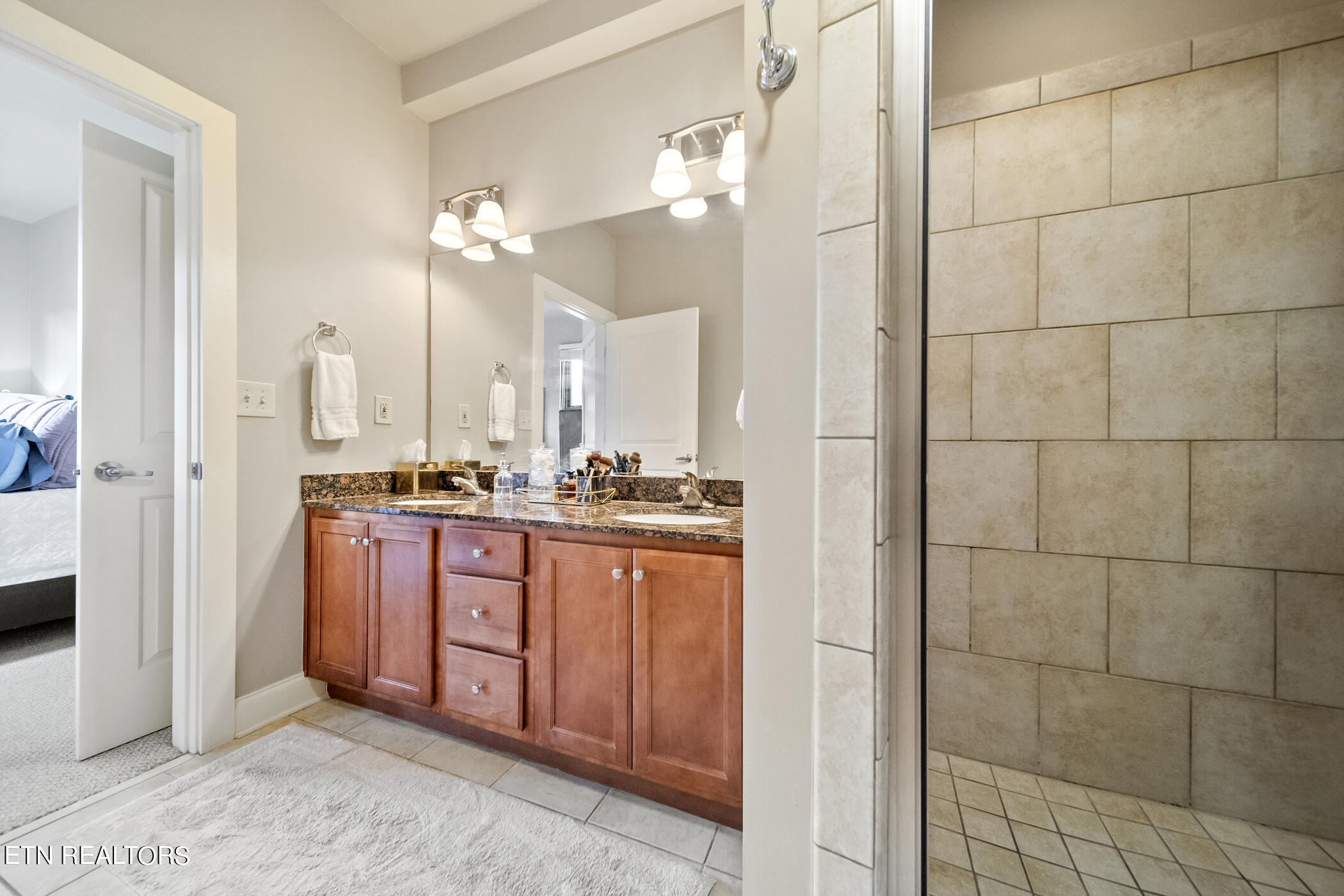 445 W Blount Ave, 301