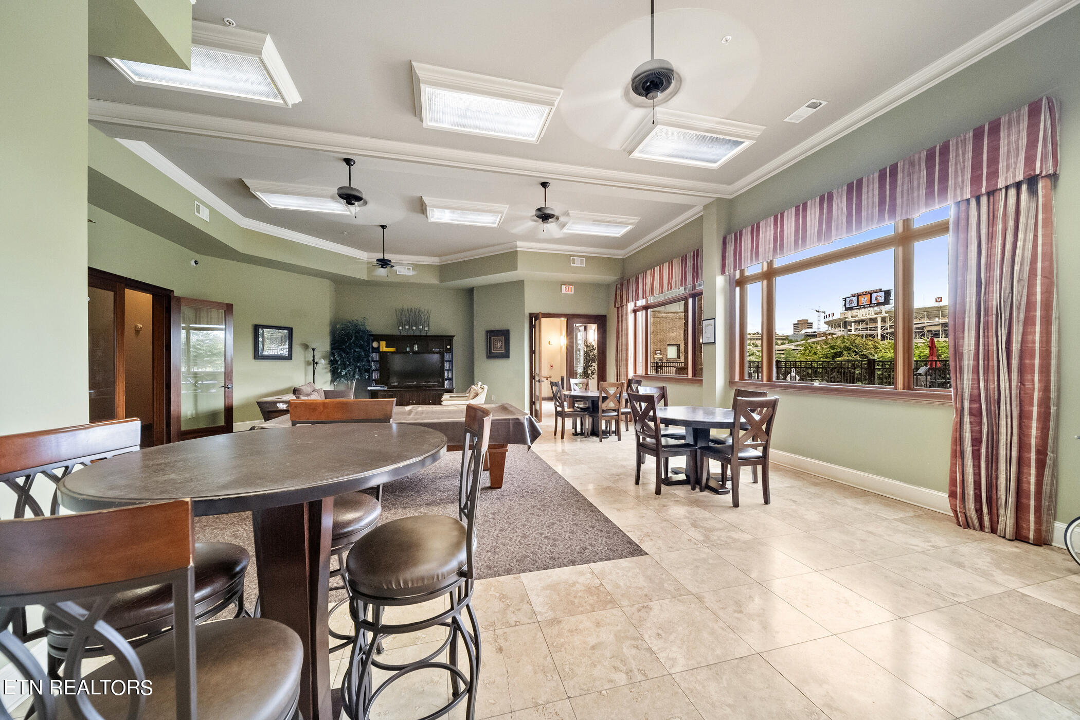 445 W Blount Ave, 301