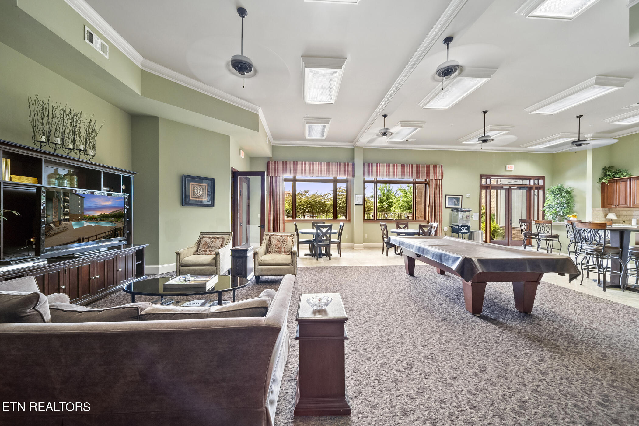 445 W Blount Ave, 301