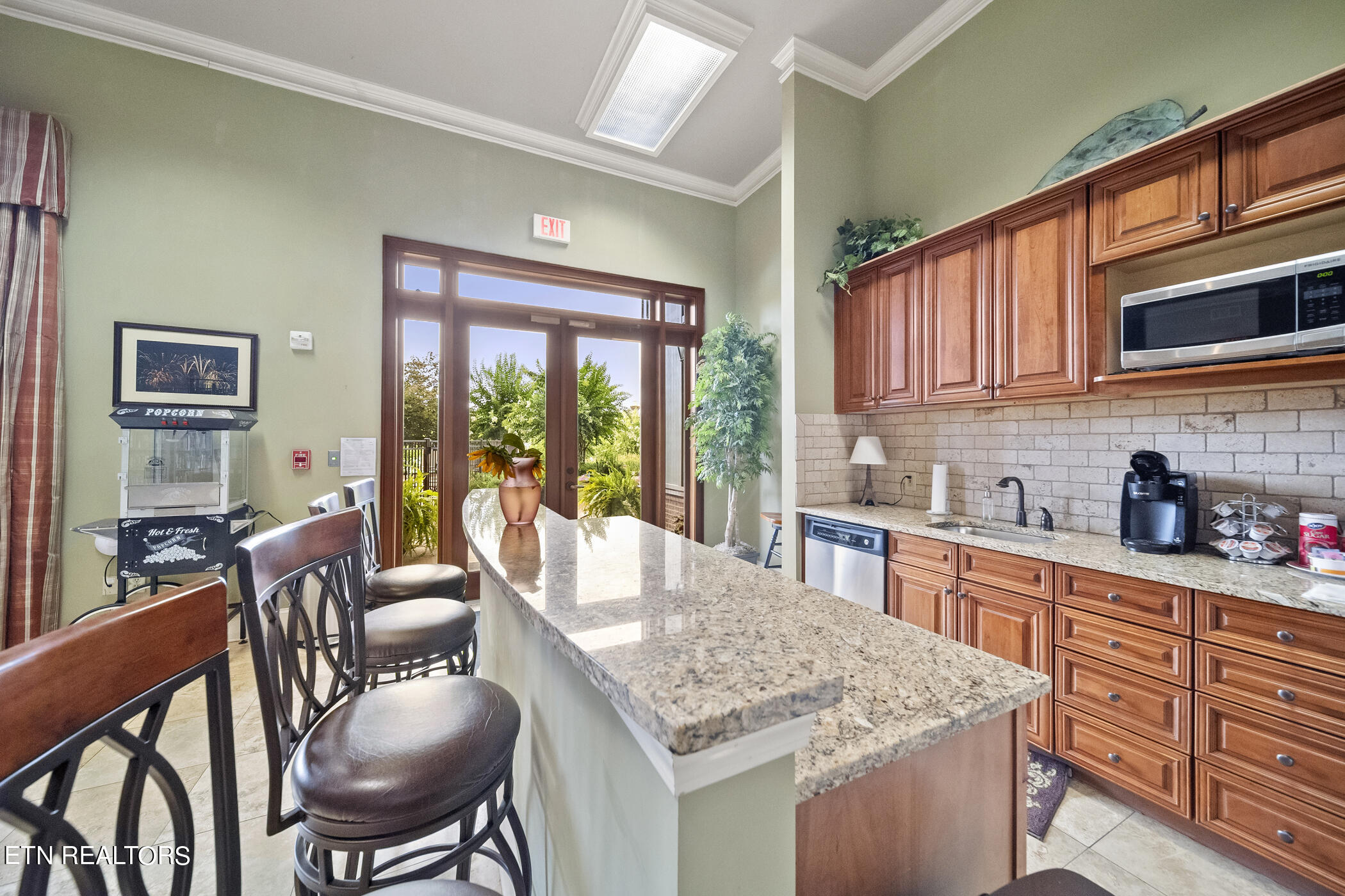 445 W Blount Ave, 301