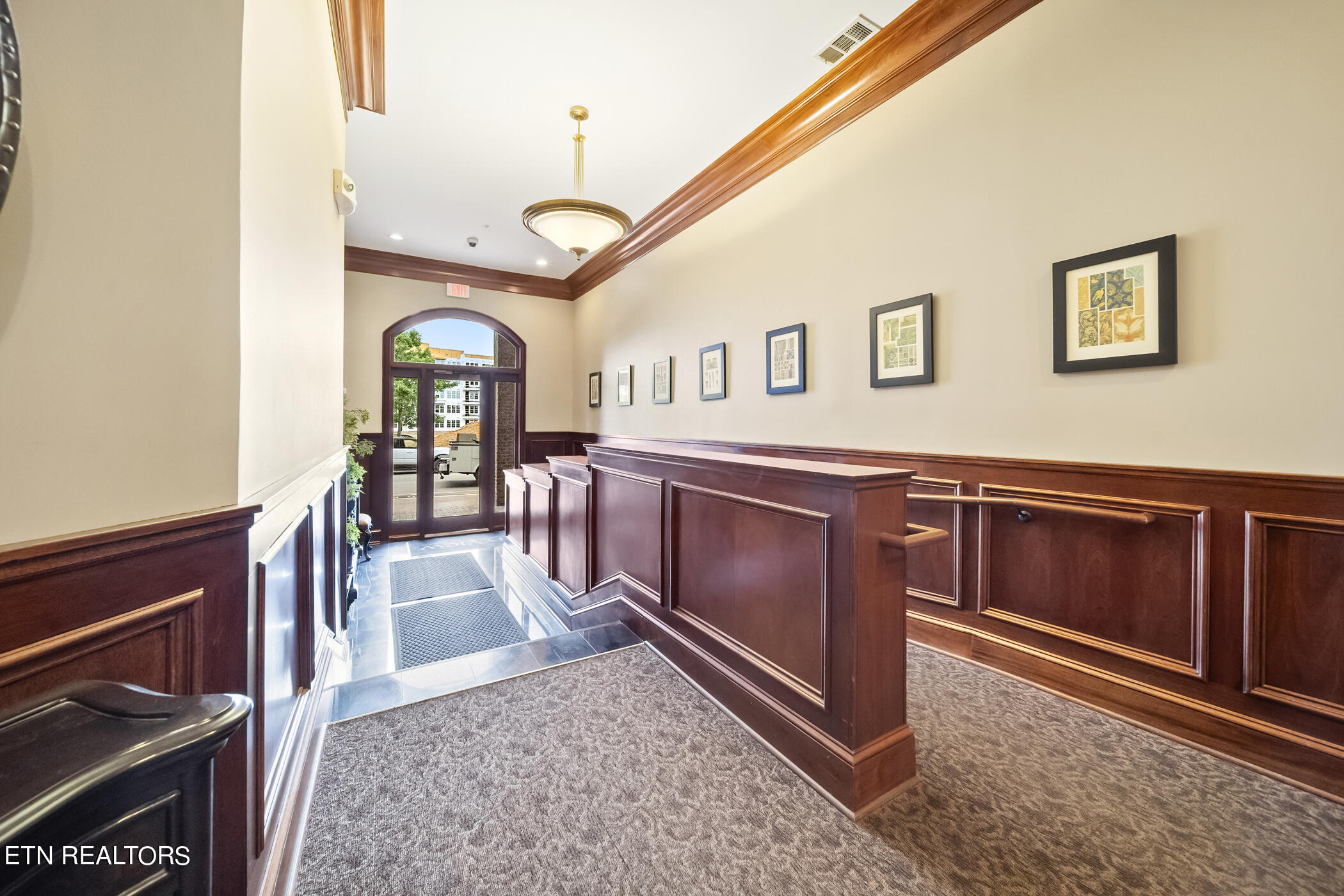 445 W Blount Ave, 301