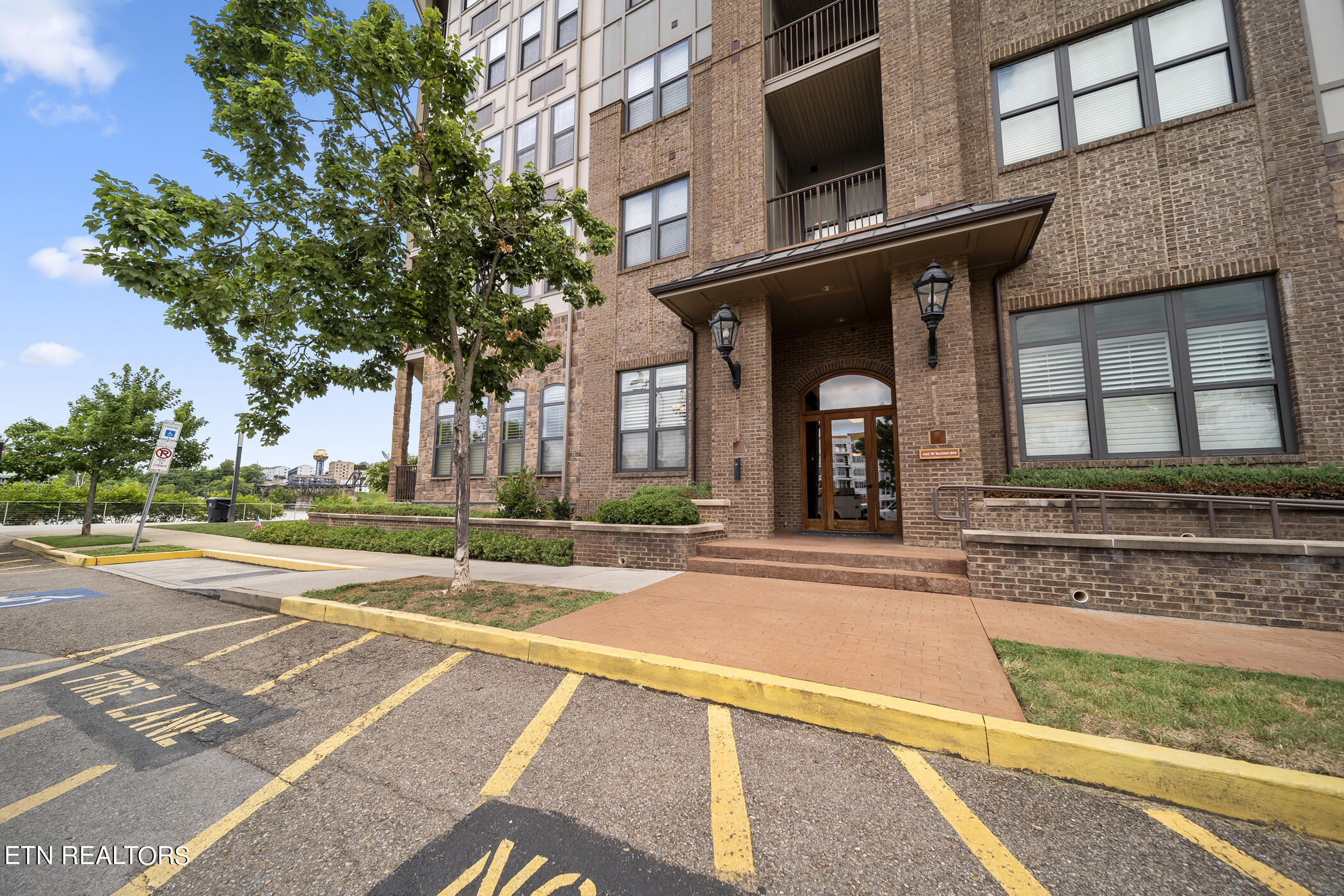 445 W Blount Ave, 301