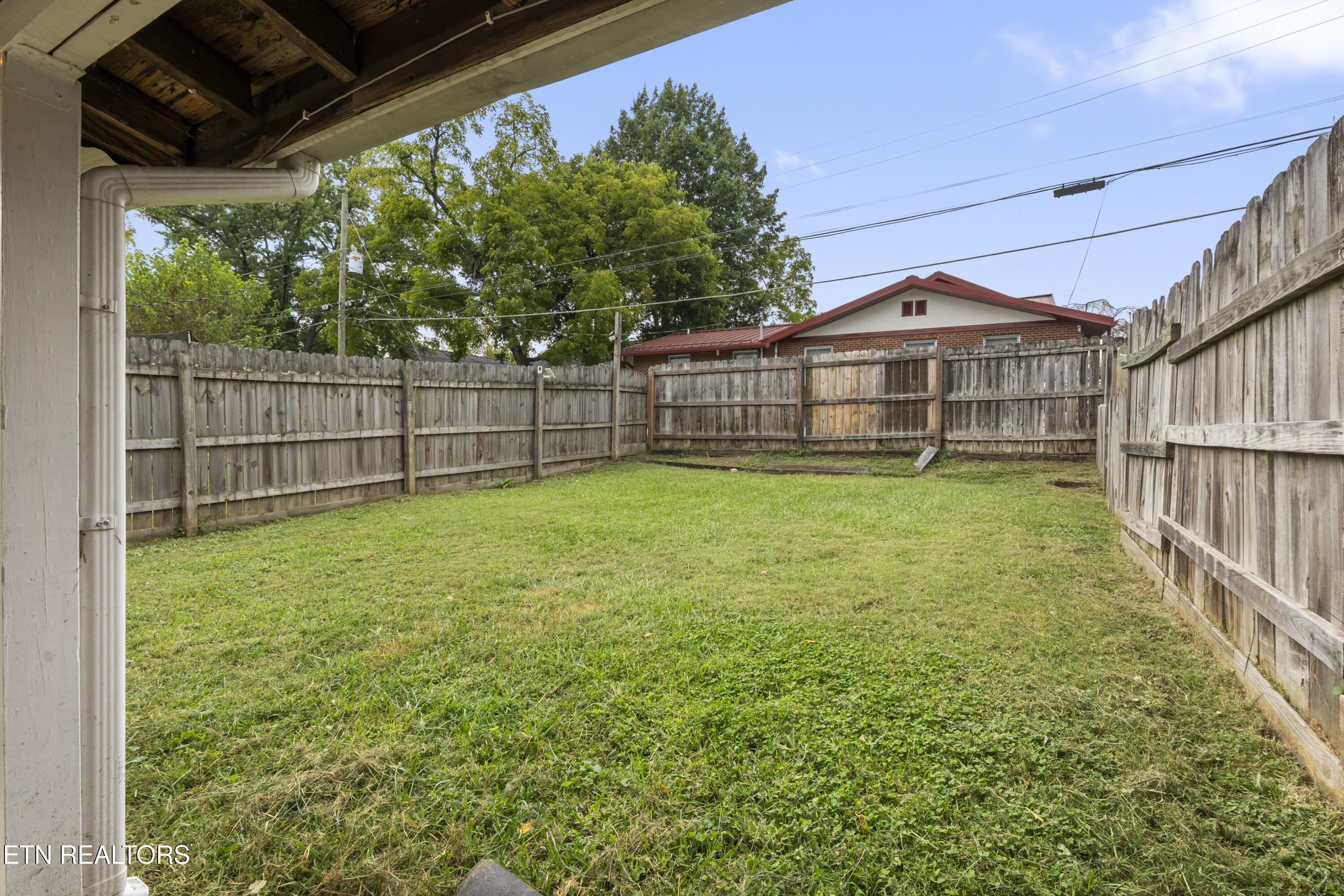 335 E Quincy Ave