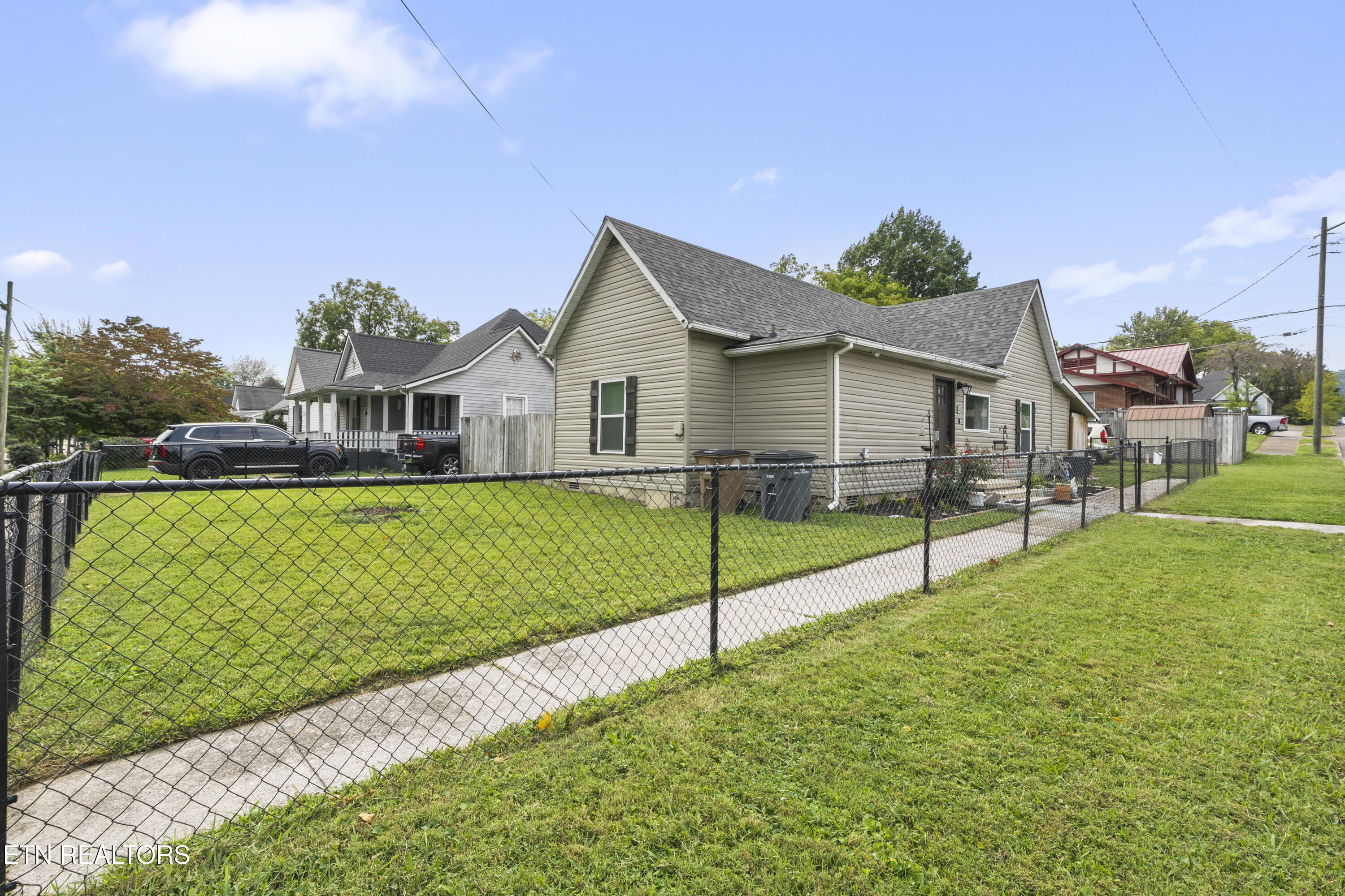 335 E Quincy Ave