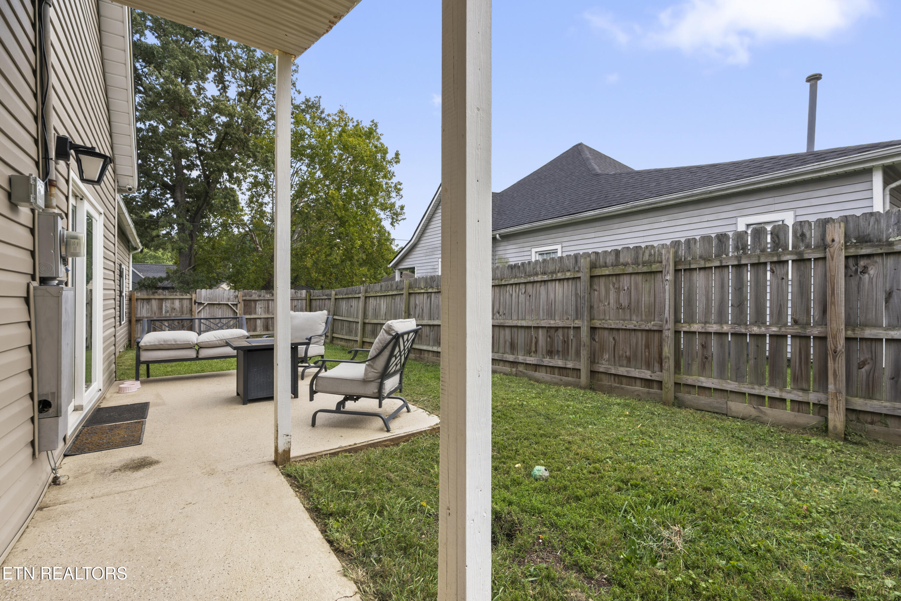 335 E Quincy Ave