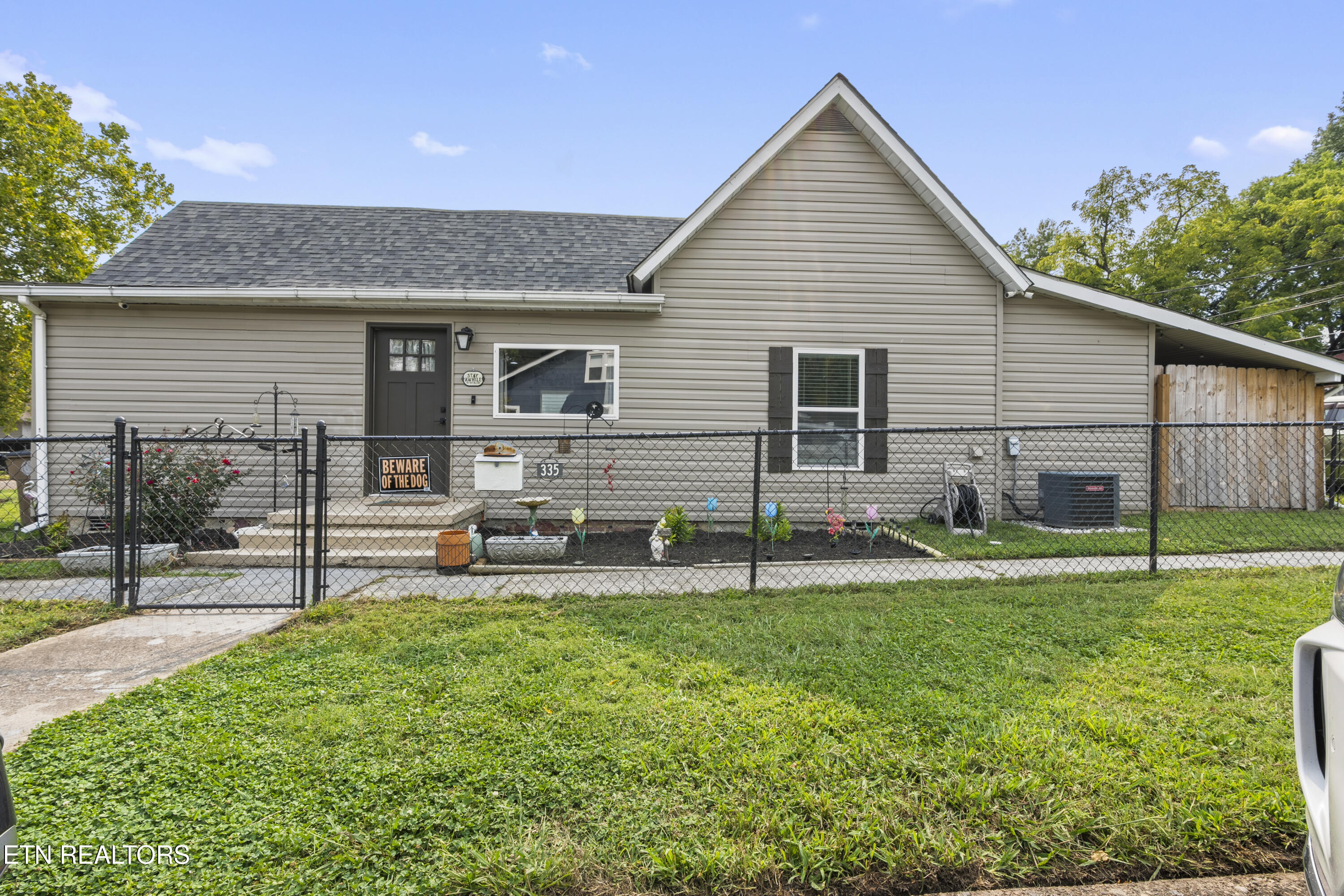 335 E Quincy Ave