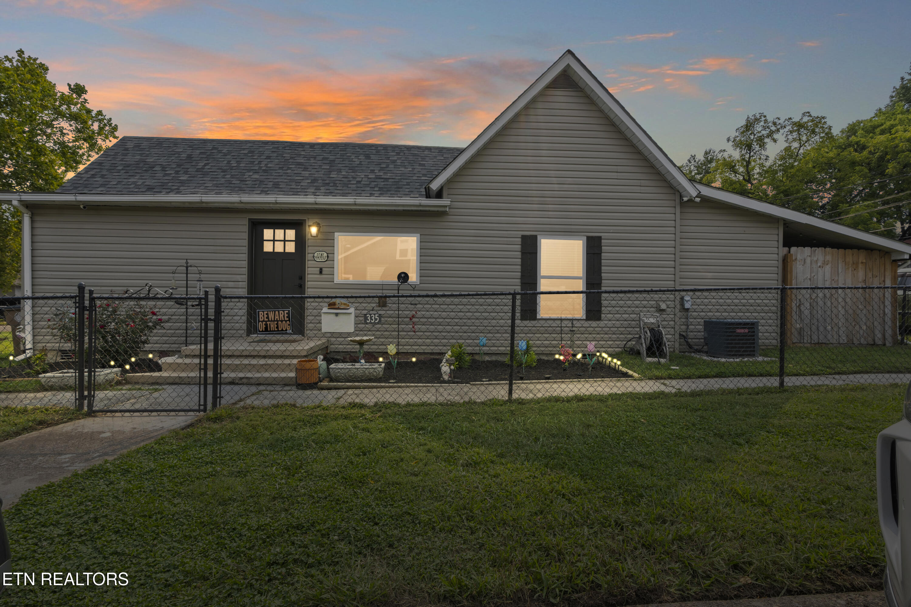 335 E Quincy Ave