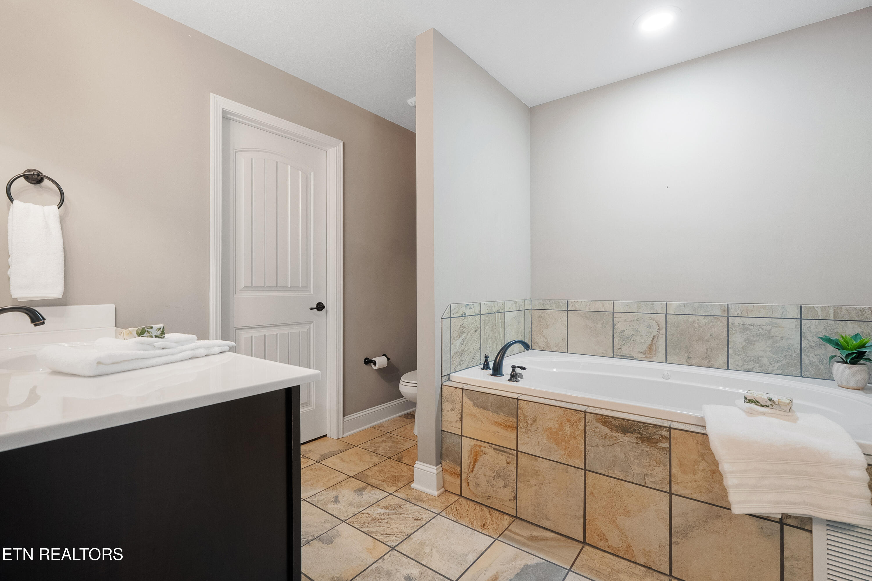 2909 Cambridge Shores Lane