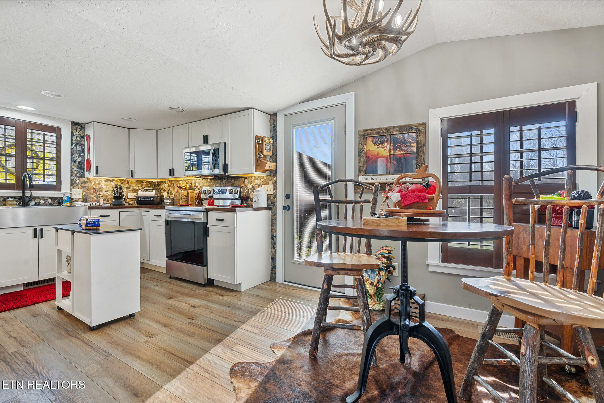 7223 E Lamar Alex Pkwy
