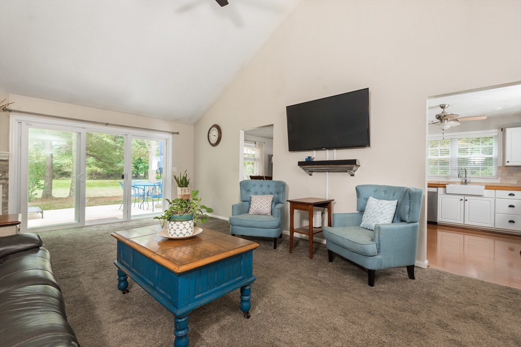 17 Robin Ln # 17