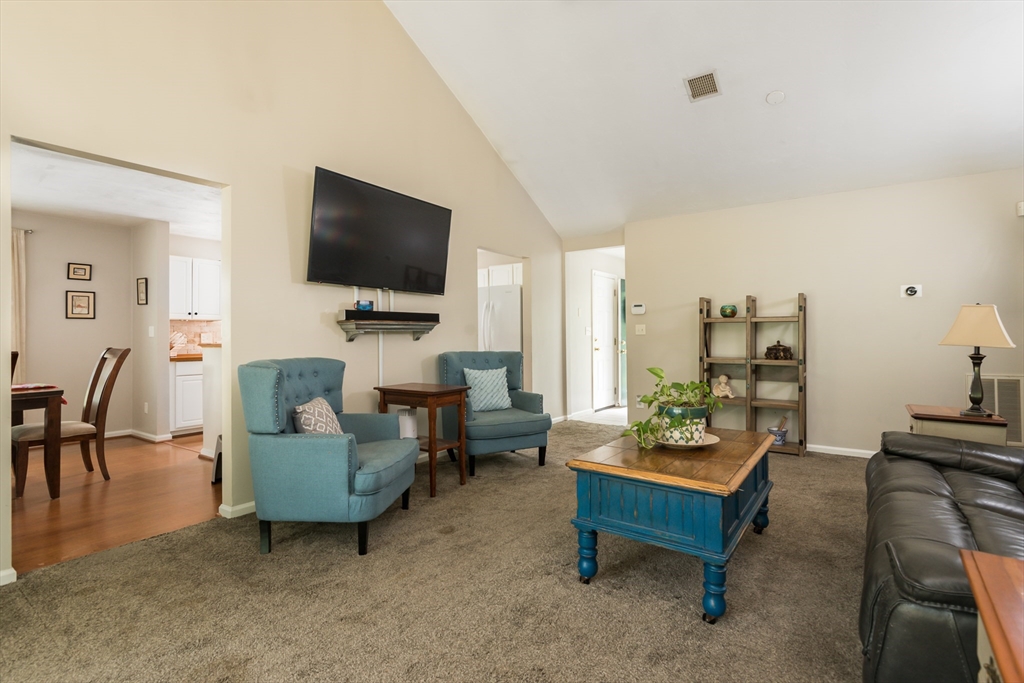 17 Robin Ln # 17