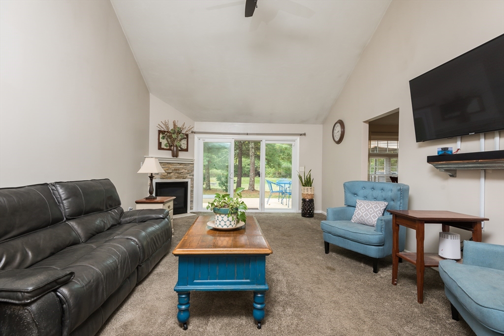17 Robin Ln # 17