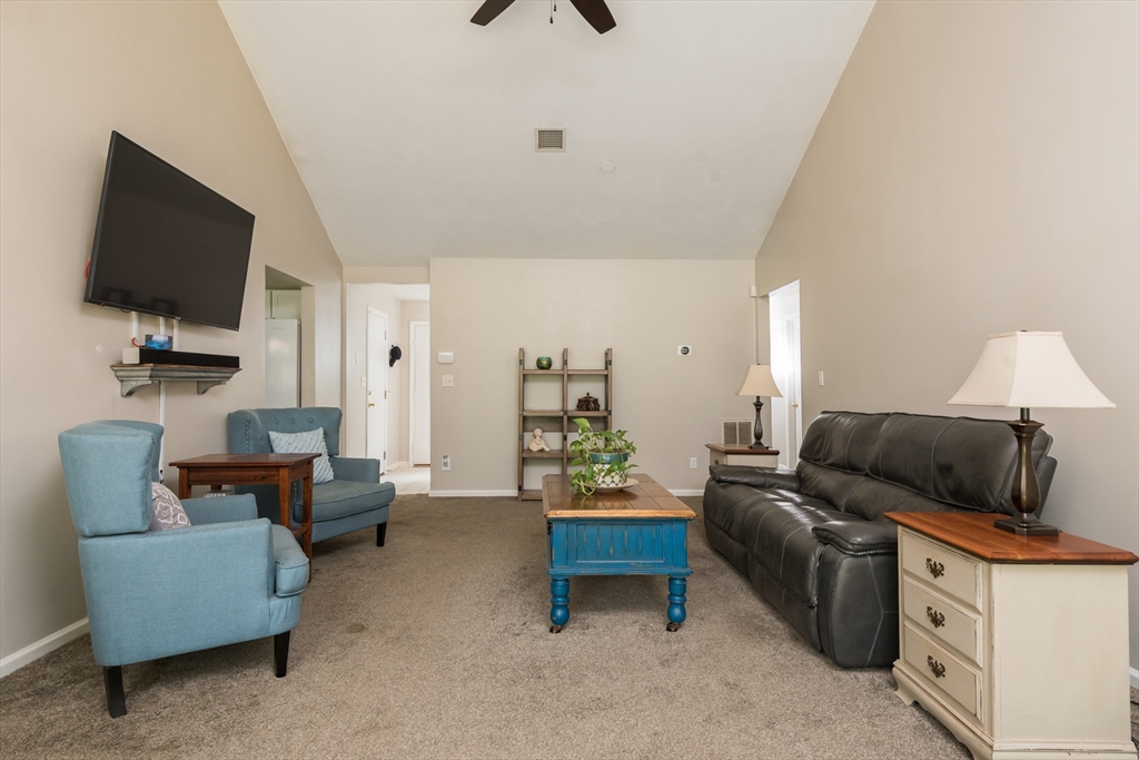 17 Robin Ln # 17
