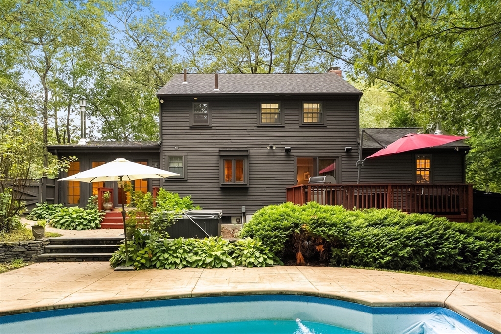 471 Pond Street