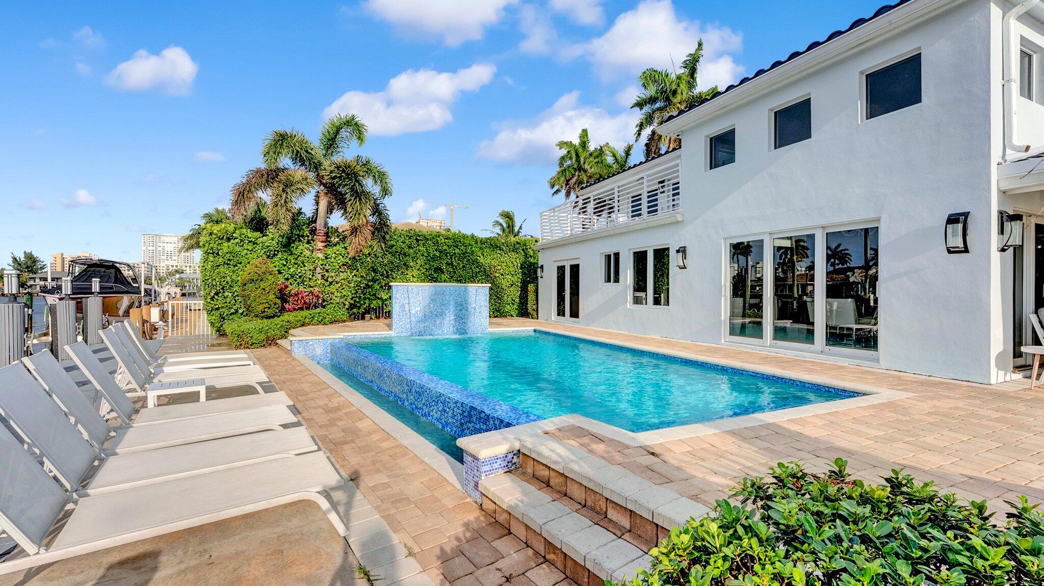 2593 SE 9th Street