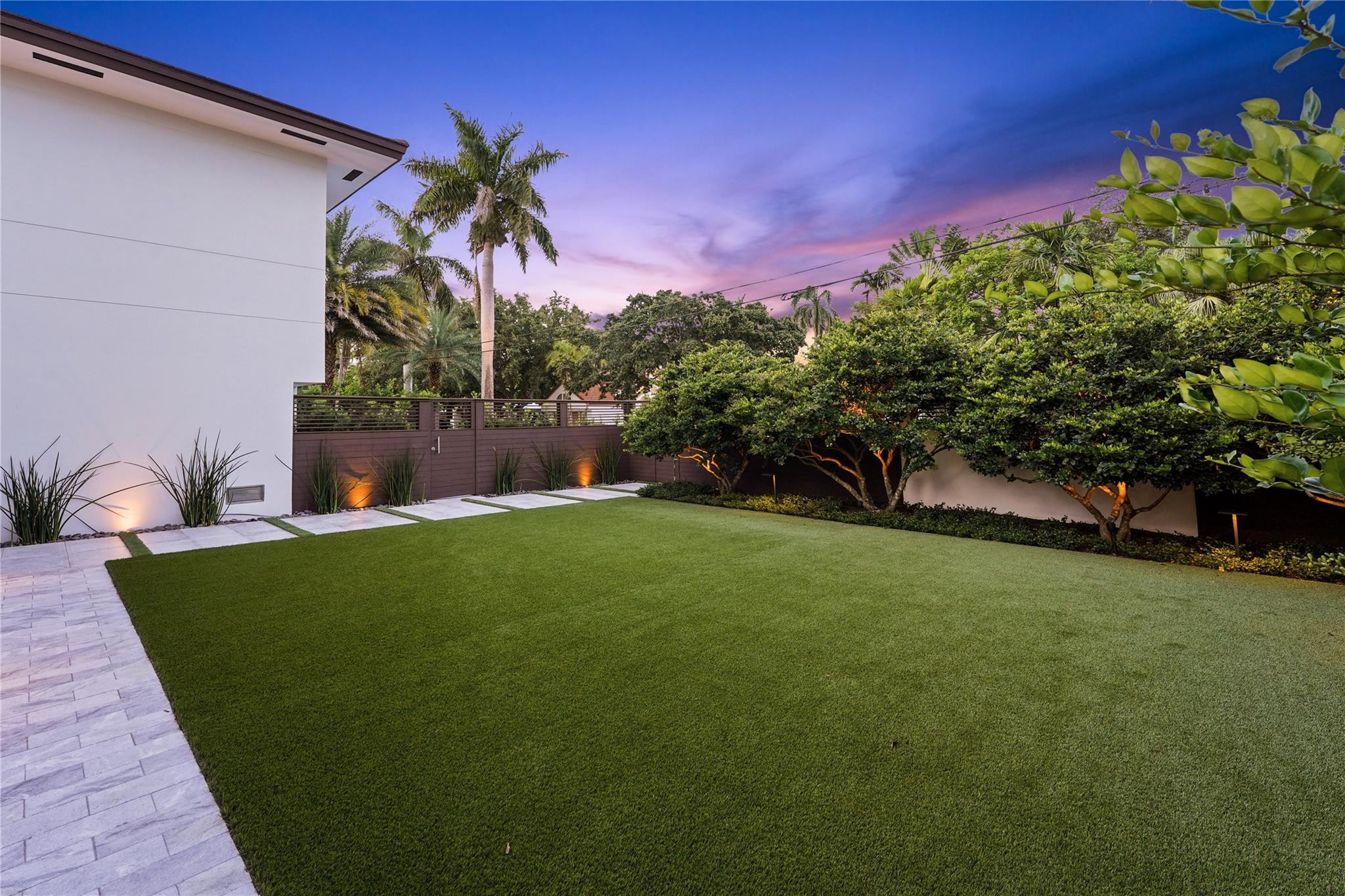 325 SEVEN ISLES Drive
