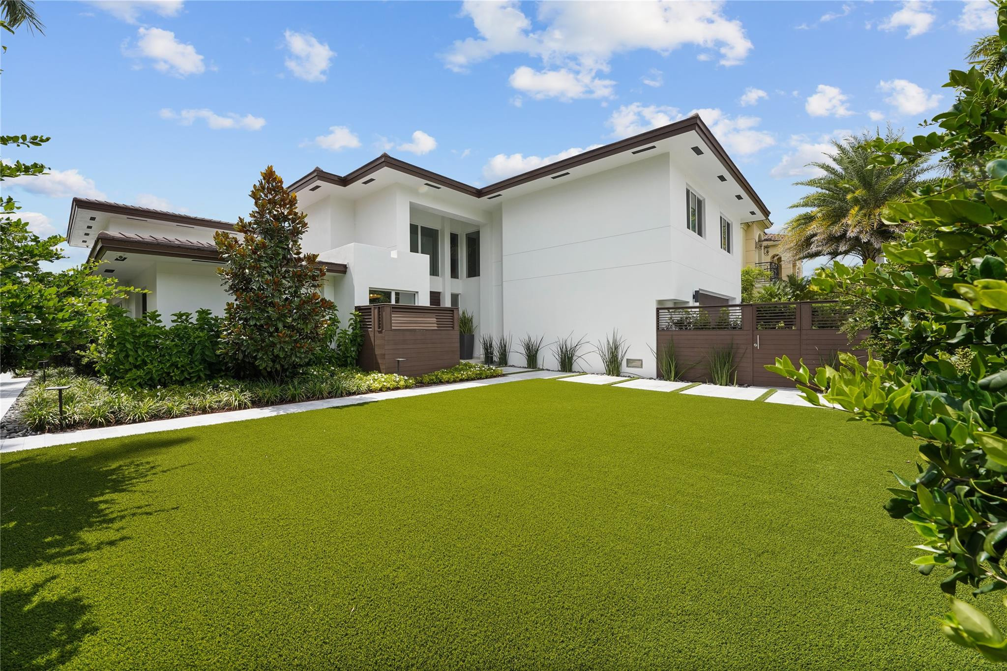 325 SEVEN ISLES Drive