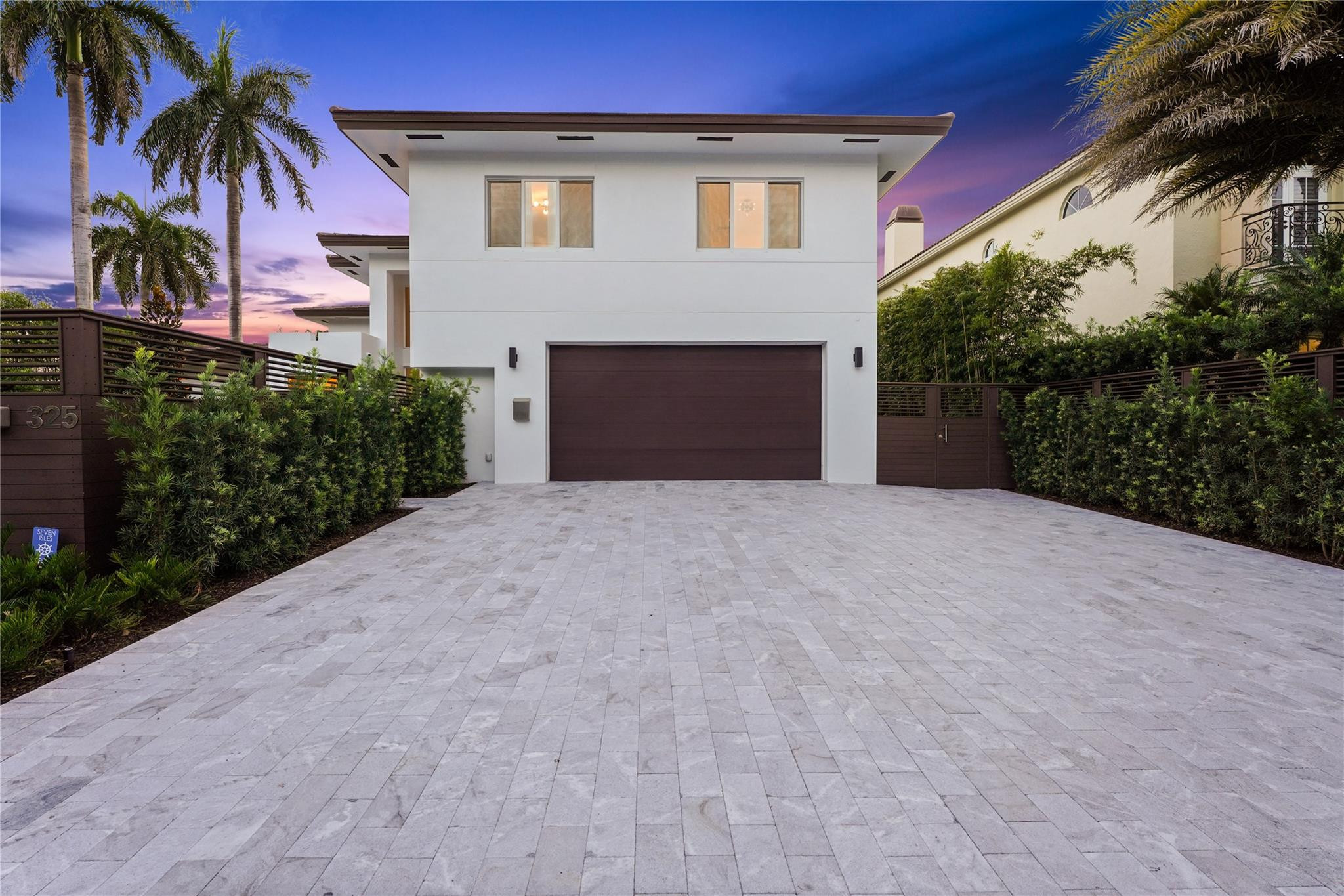 325 SEVEN ISLES Drive