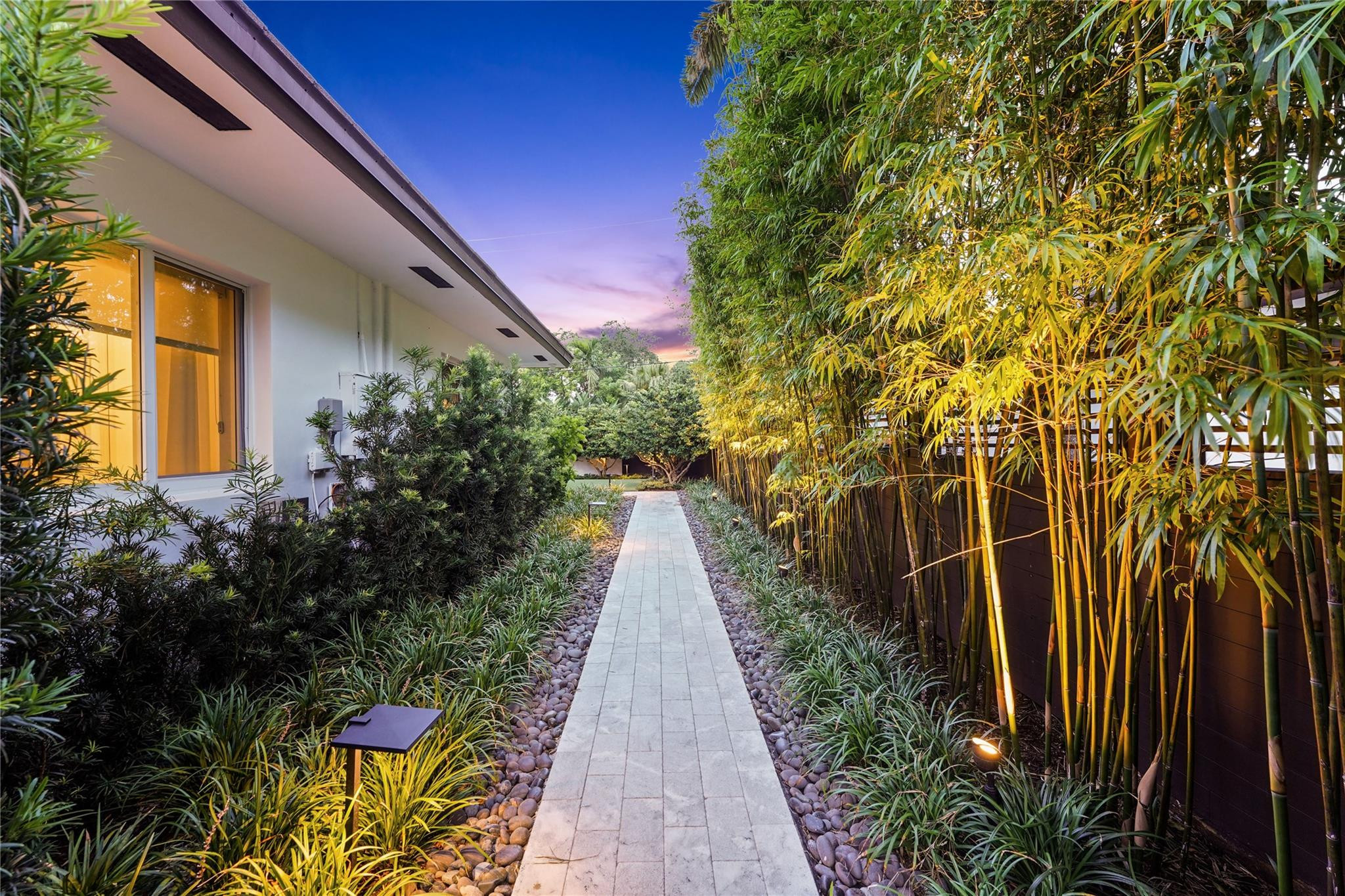 325 SEVEN ISLES Drive