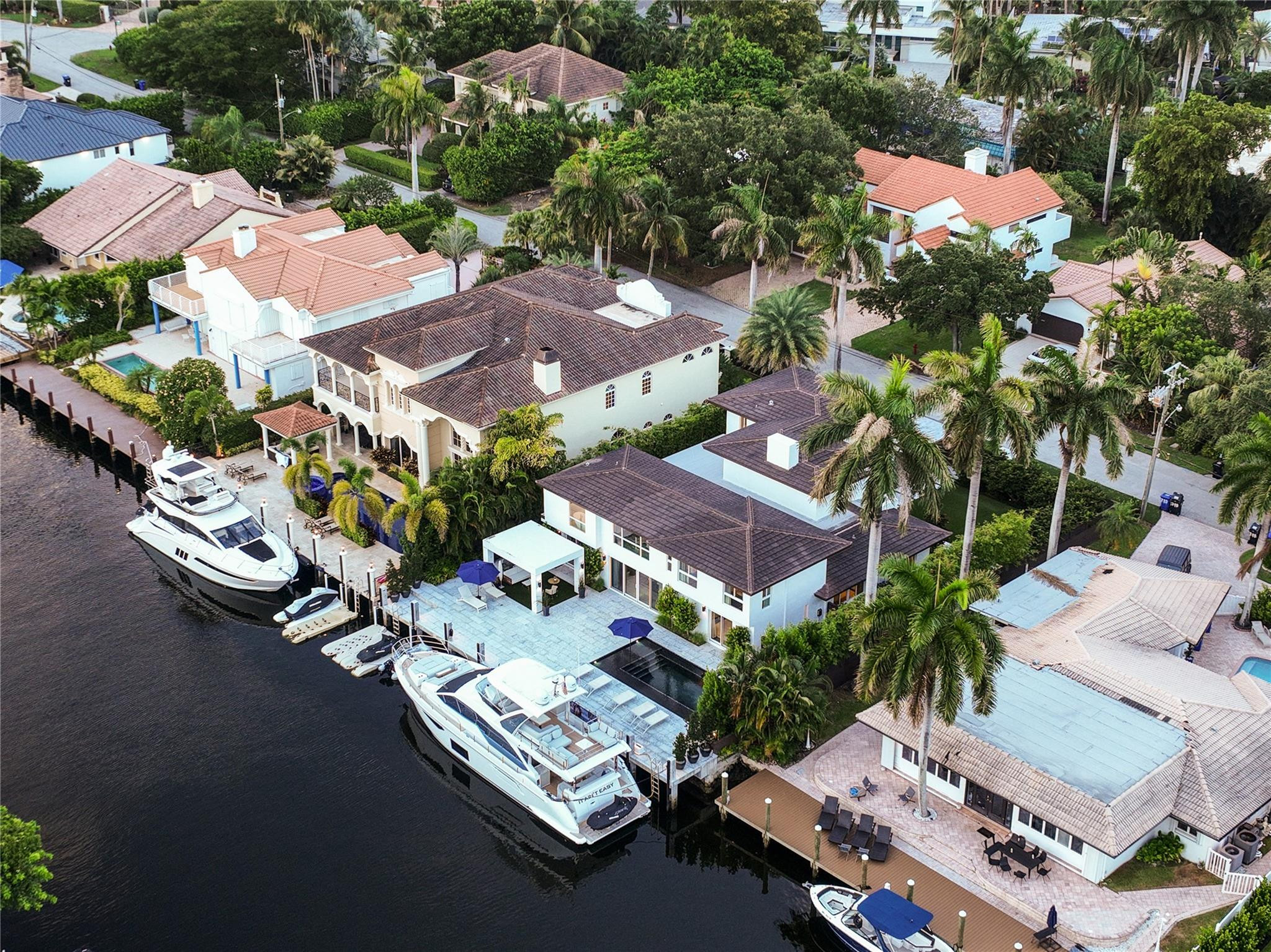 325 SEVEN ISLES Drive