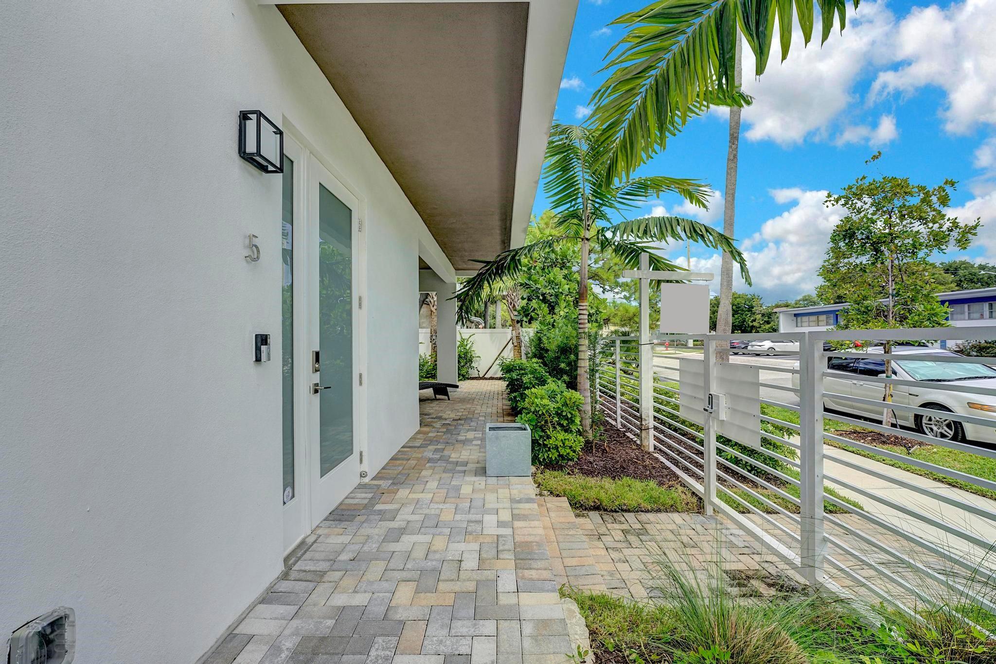 5 SE 11th Ave 5