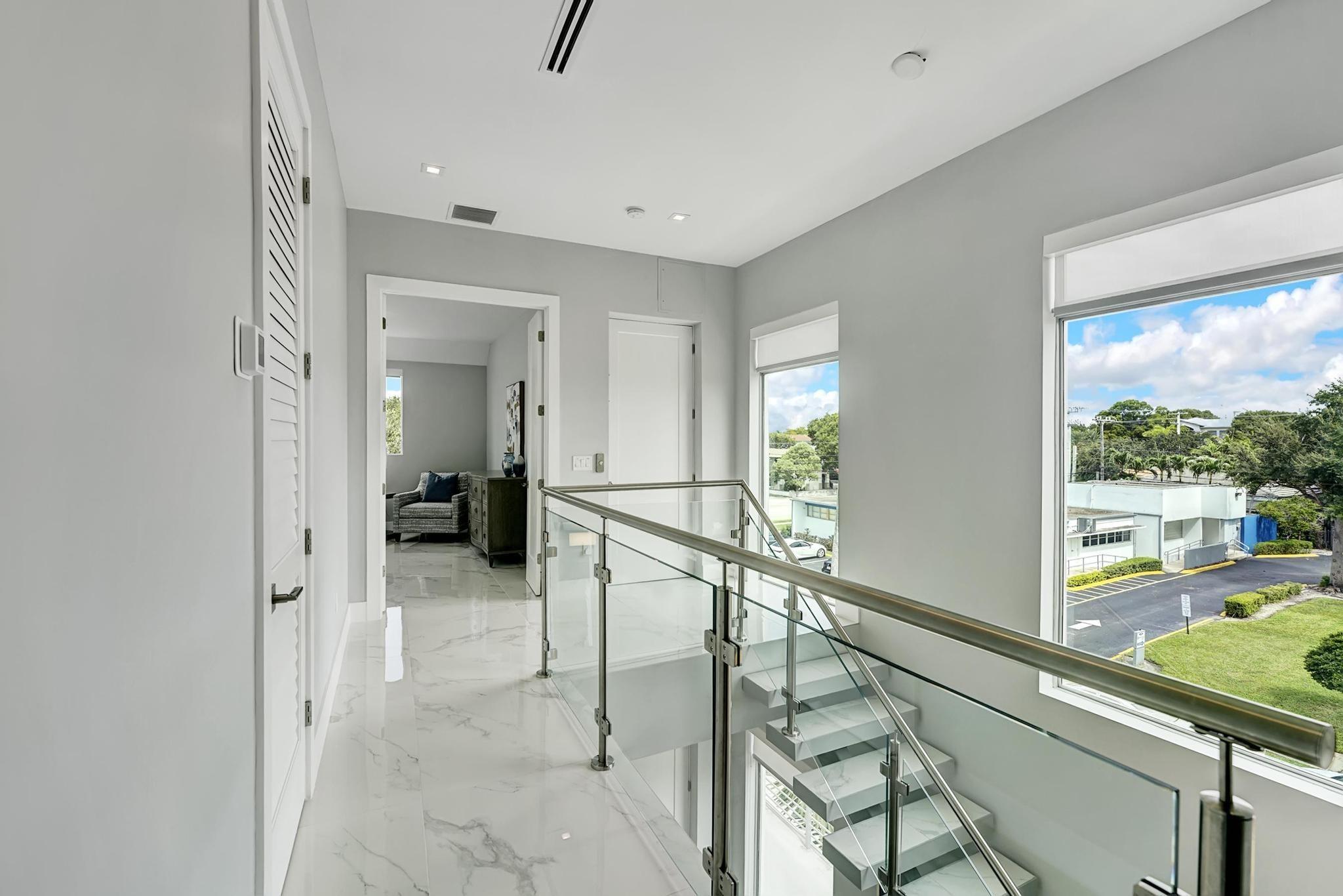 5 SE 11th Ave 5