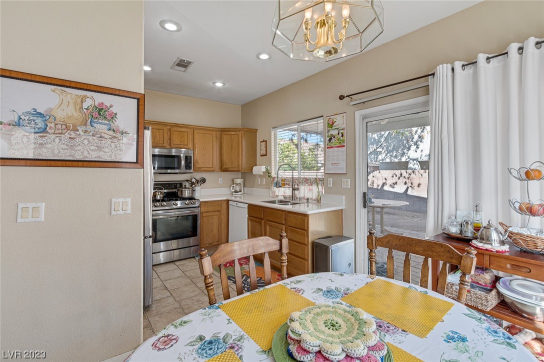 8556 Ebony Hills Way