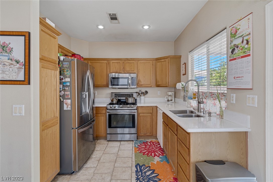 8556 Ebony Hills Way